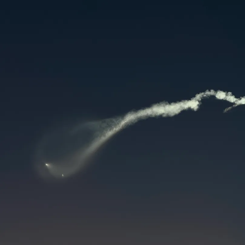 Keindahan Peluncuran SpaceX Starlink di Langit Florida